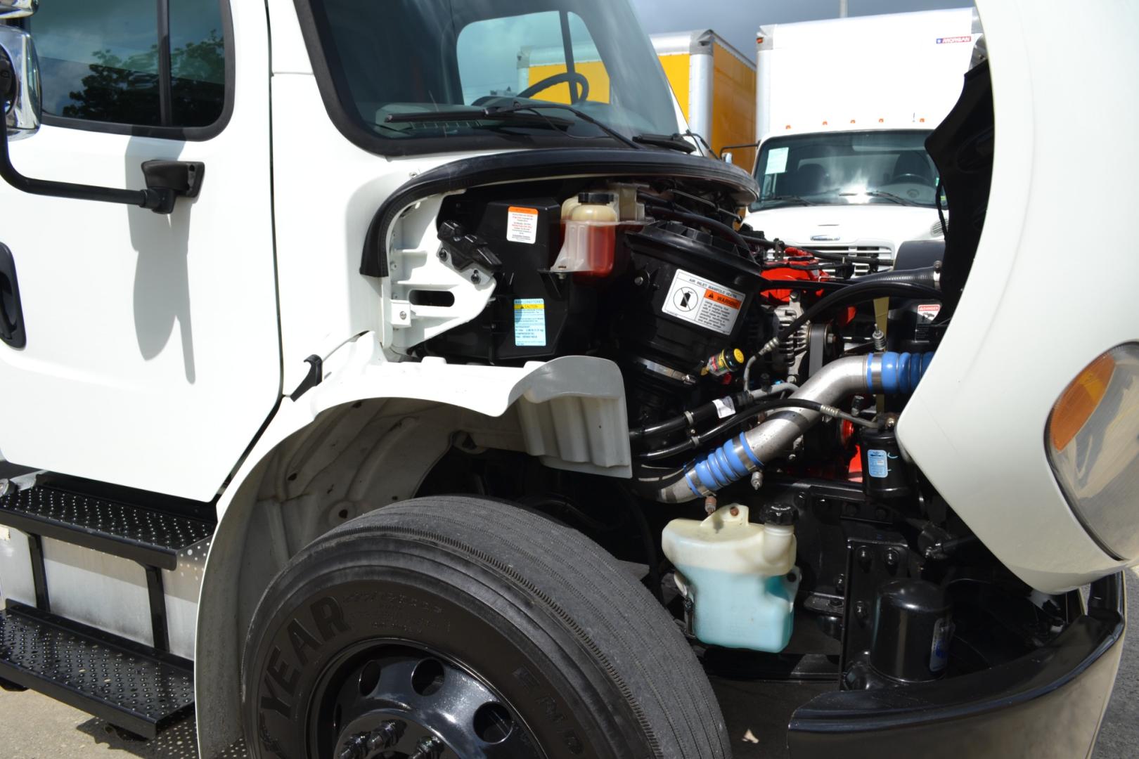 2018 WHITE /BLACK FREIGHTLINER M2-106 with an CUMMINS B6.7L 240HP engine, ALLISON 2500RDS AUTOMATIC transmission, located at 9172 North Fwy, Houston, TX, 77037, (713) 910-6868, 29.887470, -95.411903 - Photo#14